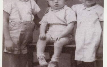 Dzieci: Bogdan, Ryszard, Bożena Budzińscy, 1948 r. 