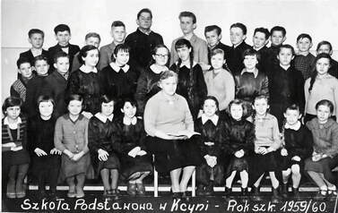 Szkoła Podst. w Kcyni. Nauczycielka Janina Zielonkowa. Rok szkolny 1959/60. Z archiwum Stanisława Pilarskiego