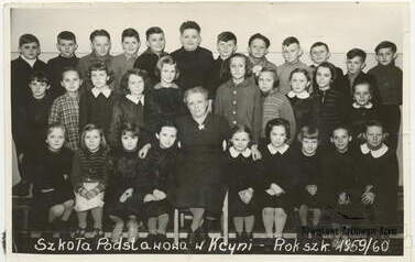 Szkoła podst. w Kcyni, rok szkolny 1959/60. Z archiwum Ewy Drożdż