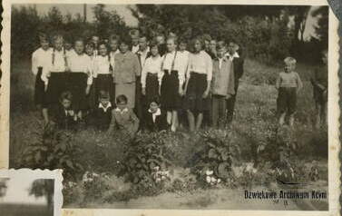Zakończenie roku szkolnego w  SP Mycielewo kl. 7, 1961 r. Z archiwum Marii Krzyżanowskiej