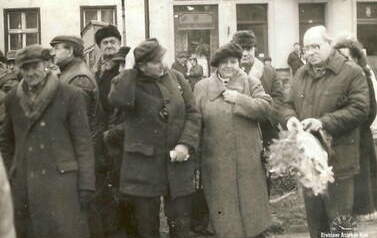 Odsłonięcie rzeźby gen. K. Grudzielskiego w 1988 r. Z archiwum Henryka Wesołowskiego