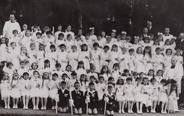 Pierwsza komunia święta w 1969 r. Z archiwum Haliny Łukomskiej 