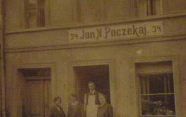 Ewolucja szyld&oacute;w - szyld w języku polskim Jan Poczekaj
