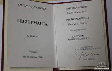 Legitymacja - odznaczenie Henryka Kozłowskiego krzyżem Armii Krajowej, 11.04.1995 r.