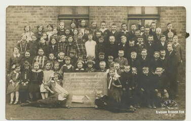 Szkoła Podstawowa w Palmierowie, 16.05.1927 r. Z archiwum Anny Oratowskiej 