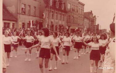 Poch&oacute;d pierwszomajowy w 1975 r. Z archiwum Ewy Borkowskiej