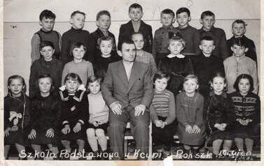 Kl. III b z wychowawcą Eugeniuszem Bałką. Rok szkolny 1959/60. Z archiwum Floriana Wojteckiego