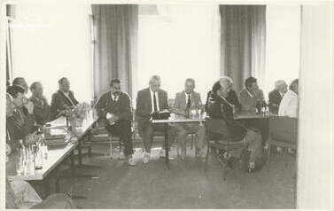 Pierwsza sesja Rady Miejskiej, 6.06.1990 r. Z archiwum Anny Oratowskiej 