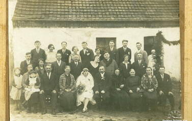 Wesele Władysławy Jankowskiej i Feliksa Jabłońskiego, Dobieszewo, 1931 r. Obok p. młodej jej rodzice_wynik