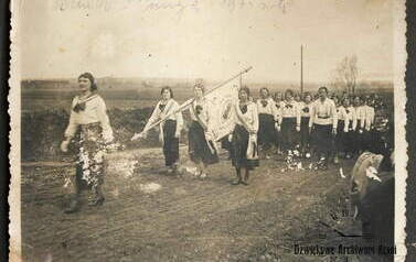 Podpis: Poch&oacute;d 3go maja 1935 rok 