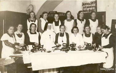Stowarzyszenie Młodzieży Katolickiej, 2. od lewej p. Braniecka. Z archiwum Stanisława Pilarskiego 