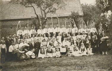 Dożynki w Elizewie, rok 1932. Z archiwum Anny Stypczyńskiej, Henryka Wes&oacute;ł 