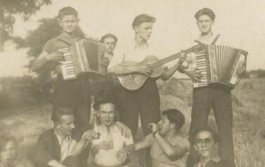 Pamiątka z Karmelity ze żniw 1952 r. Z archiwum A. Pezackiego 