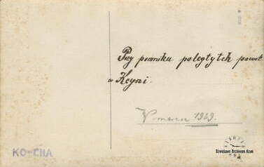 Rewers zdjęcia - przy pomniku powstańc&oacute;w, 1929 r. Z archiwum Andrzei Doberstein