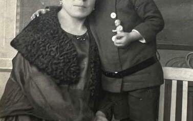 Marta Broekere z d. Płaczek z małym synkiem Bolesławem, ok. 1924 r. Z archiwum rodziny Majewskich 