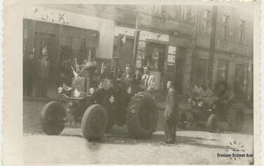 Poch&oacute;d pierwszomajowy, Kcynia. Z archiwum rodziny Dykier i Kosznik 