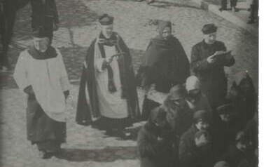 4.03.1930 r. pogrzeb Marty Czochralskiej, m.in. o. Efrem, ks. kan. Opieliński. Z archiwum rodziny o. Efrema