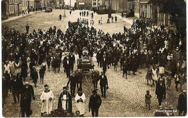 Pogrzeb śp. Ireny Kozłowskiej i Sławki Kozłowskiej, 5.08.1930 r. Z archiwum Henryki Kozłowskiej 