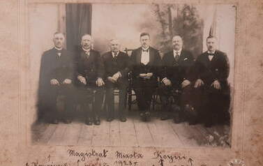 Magistrat Miasta Kcyni: Komasiński, Złotowicz, Zi&oacute;łkowski, Rybarczyk (burmistrz), Kozłowski, Batog. Z archiwum Katarzyny G&oacute;raj-Kozłowskiej 