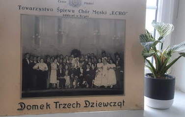 Domek Trzech Dziewcząt. Operetka wystawiona przez ch&oacute;r "Echo". Z archiwum ch&oacute;ru. 