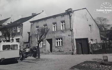 Kamienica, wygląd z lat 80. Źr&oacute;dło zdjęcia: Studium konserwatorsko-historyczne...