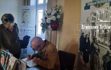 Wojna i kobiety. Spotkanie autorskie z Michałem W&oacute;jcikiem - majowa "Ciekawość świata", 11.05.2023
