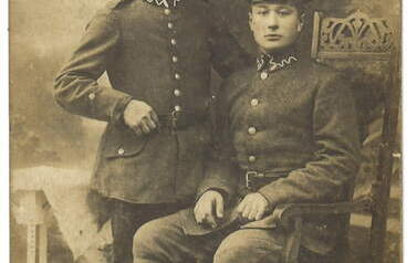 Antoni Nowicki (siedzi) w czasie wojny polsko-bolszewickiej. Z archiwum Ireny Kalki 