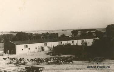 Gospodarstwo Hermanna von B&uuml;low - budynki gospodarcze. Z archiwum Marii Deresz