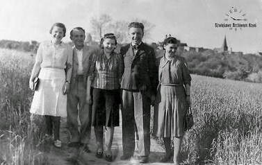 Spacer w 1944 r. Z archiwum Igi Błaszyk