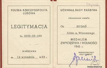 Legitymacja - medal zwycięstwa i wolności. Z archiwum Władysława Rudaś 