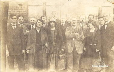 Stanisław Głowacki wraz z gronem pedagogicznym - Łobzowiec, 22.03.1931 r. Z archiwum Adama Czabańskiego