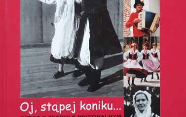 Oj, stąpej koniku. Rzecz o Zespole Regionalnym "Pałuki" z Kcyni. Wanda Szkulmowska, Kcynia 2006.