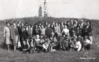 Wycieczka na Ostr&oacute;w Lednicki, 27.09.83, kl. 3 i 8. Z archiwum Piotra Rosińskiego 