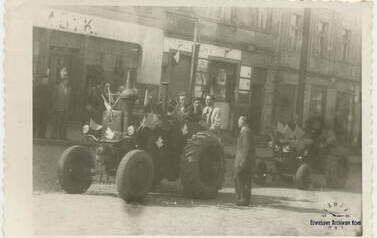 Poch&oacute;d pierwszomajowy. Z archiwum rodziny Dykier i Kosznik