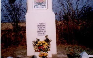 Kapliczka w Rozpętku wykonana w 1945 r. przez Alojzego Krzyżanowskiego 