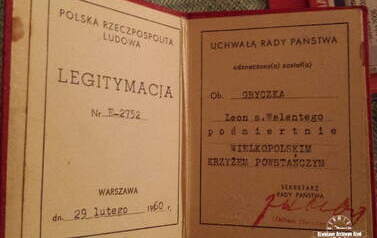 Pośmiertne odznaczenie Leona Gryczki Wielkopolskim Krzyżem Powstańczym. Z archiwum Olgi Świtlickiej (c&oacute;rki Marii z d. Gryczka)