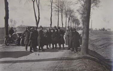 Badanie historii powstania - fotografie ze zjazd&oacute;w powstańc&oacute;w wielkopolskich w 1928 i 1930 r. 1. Fotografia - badanie historii powstania - zjazd w Kcyni w 1928 r. Ze zbior&oacute;w Archiwum Państwowego w Poznaniu (z zespołu Archiwum Goetzendorf - Grabowskich)