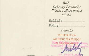 Odznaka opiekuna miejsc pamięci narodowej dla Haliny Polcyn. Z archiwum Piotra Polcyna