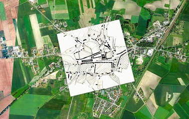 Na wsp&oacute;łczesne zdjęcie satelitarne nałożono plan Kcyni z 1805 roku. Kcynia bardzo rozrastała się obszarowo przez ten okres. Źr&oacute;dło: Google Earth. Opracował Tomasz Kmiotek