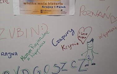 Lista obecności podczas konferencji. Planszę przekazała firma Kartonex.