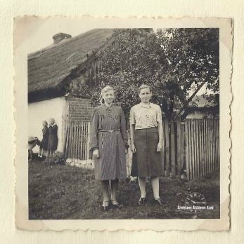 Prababcia Klara Neas (z d. Bobrowski) (po lewej), Ludwikowo lata 30-te.
