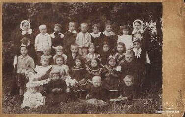Ochronka w Kcyni, pocz. XX w., diakonisy Fot. Otto Scheibe, Exin. Ze zbior&oacute;w Zbigniewa Prusaka