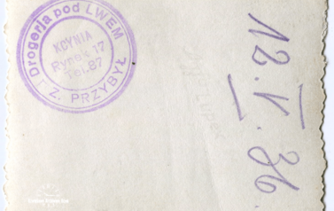 Odsłonięcie tablicy na budynku Magistratu. 12.05.1936 (rewers fotografii) Z archiwum rodziny Wierzbickich 