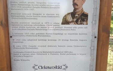 Tablica poświęcona hr. Bogdanowi Hutten-Czapskiemu. Fot. M. Daniel