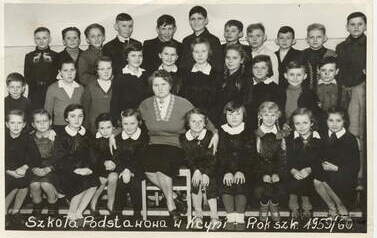 Szkoła Podst. w Kcyni, rok szkolny 59/60. Nauczycielka Szymańska. Z archiwum rodziny Dykier i Kosznik 