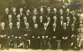 Absolwenci Seminarium Nauczycielskiego z 1926 r. Jan Maniak zaznaczony krzyżykiem. Z archiwum Andrzeja Maniaka