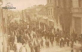Pogrzeb rzeźnika Jana Nepomucena Poczekaja w 1926 r. Widok na ul. Poznańską. Z archiwum Michała Maciejewskiego 