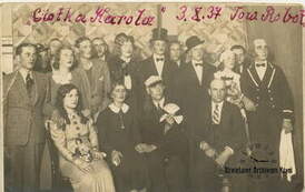 Przedstawienie "Ciotka Karola", wystawione przez Tow. Robotnicze. 3.10.1937 r.. Z archiwum Adama Pezackiego 