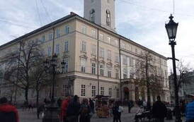 Lw&oacute;w  