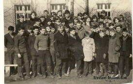 Szkoła podst. w Kcyni, kl. 8 a, wychowawca St.Pilarski, 1965 r. Z archiwum Stanisława Pilarskiego